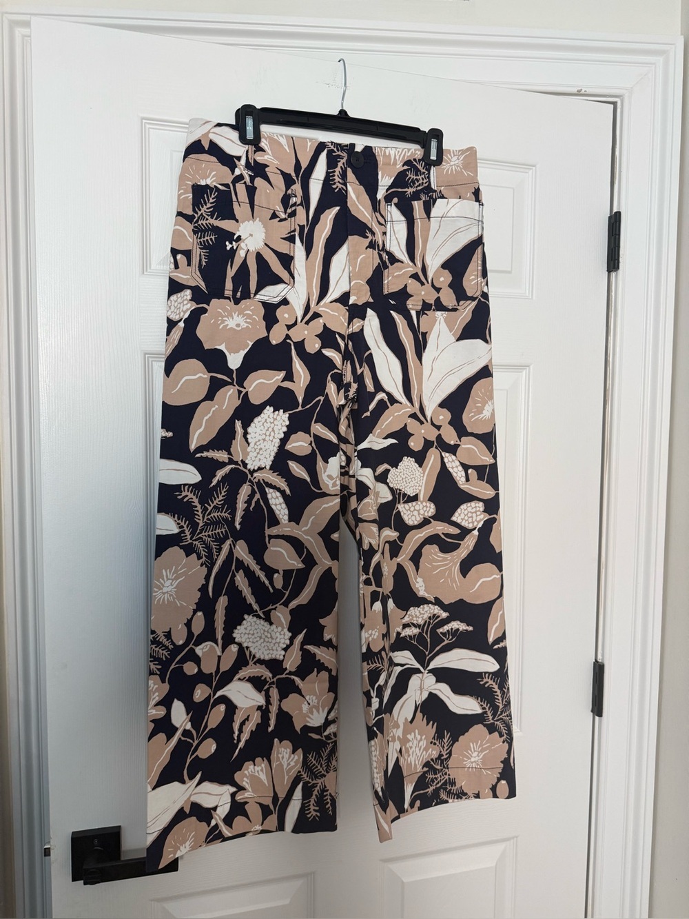 ANTHROPOLOGIE MAEVE COLETTE High-Rise
Wide-Leg Cropped Pants by
Jo Faulkner
31 - Picture 6 of 10